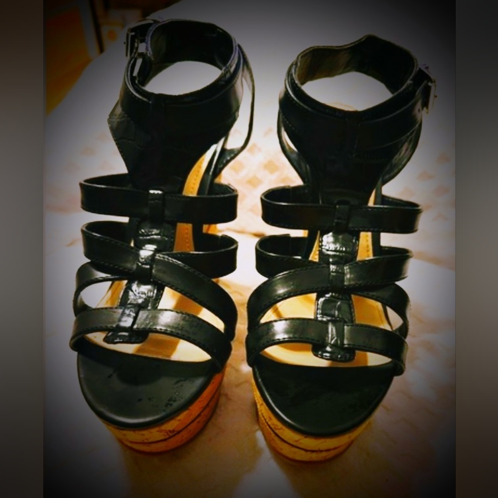 GUESS Black Wedge Platform Sandals sz 8.5